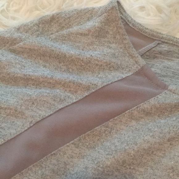 NWT, Doe and Rae, Women’s,‎ size S, flowy blouse, silver shimmer, gray mesh - Picture 5 of 11